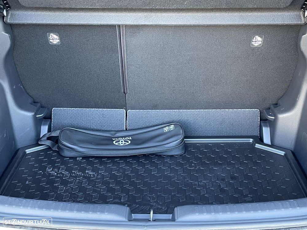 Toyota Yaris 1.5 HDF Comfort Plus - 9