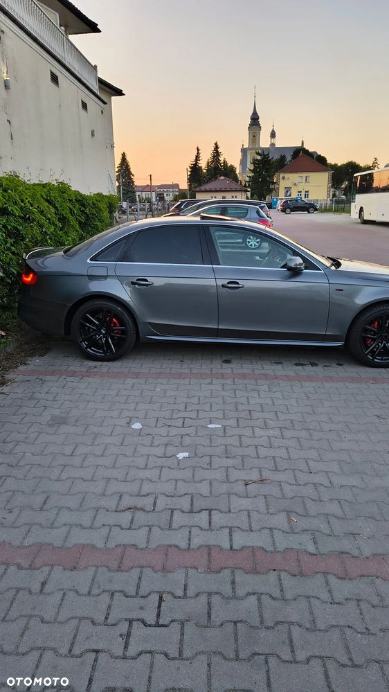 Audi A4 Limousine 2.0 TFSI quattro S tronic S line Sportpaket - 4