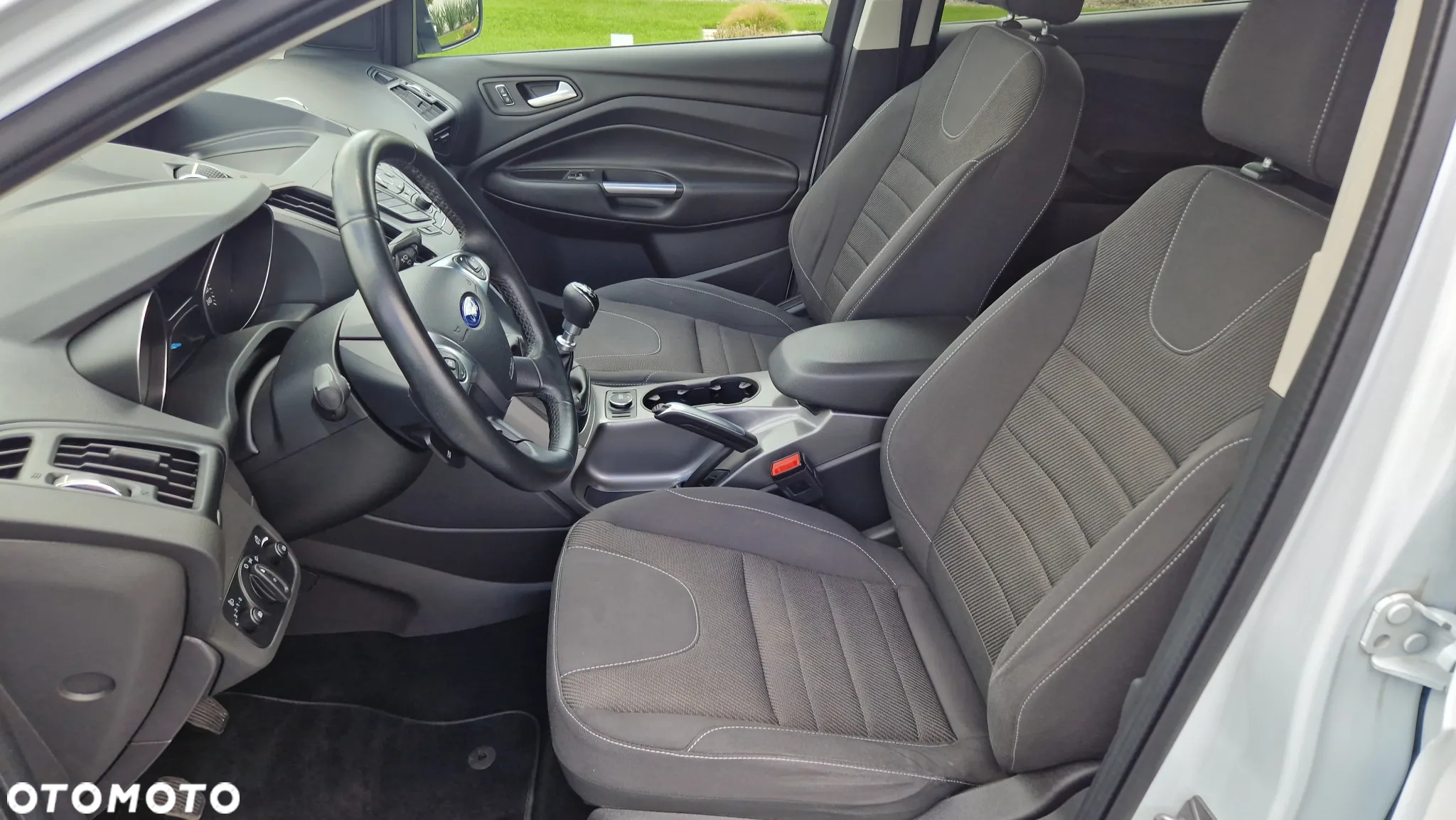 Ford Kuga 2.0 TDCi 2x4 Titanium - 16