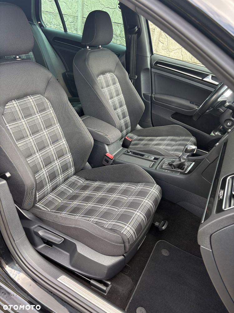 Volkswagen Golf - 17