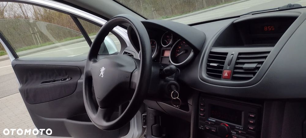 Peugeot 207 1.4 16V Trendy - 12