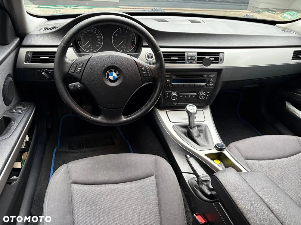 BMW Seria 3 320i - 11
