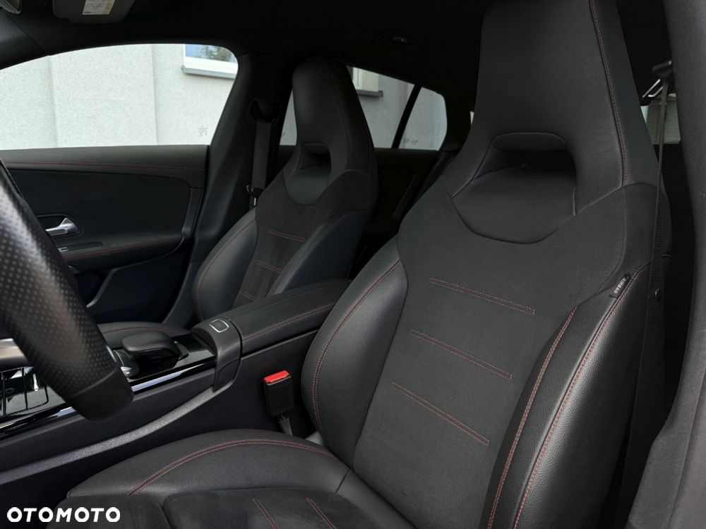 Mercedes-Benz CLA 200 AMG Line 7G-DCT - 17