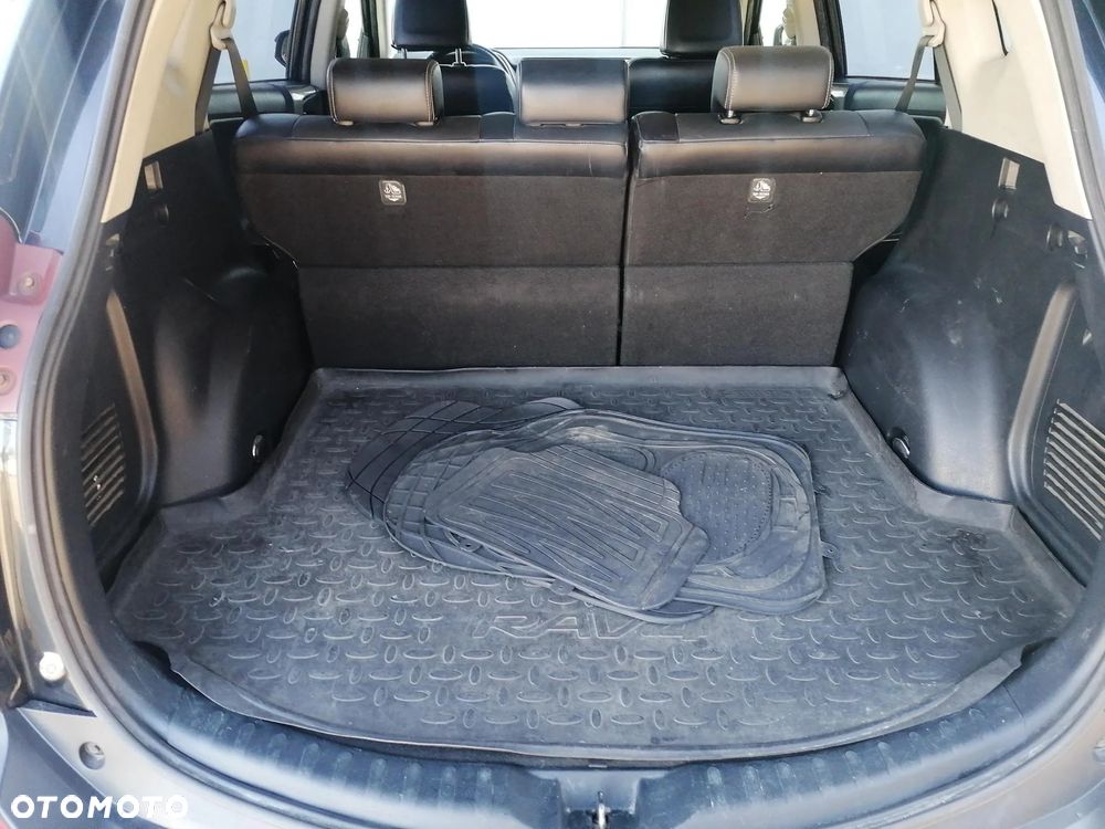 Toyota RAV4 2.2 D-4D Prestige - 11