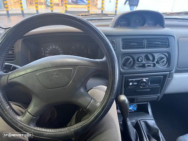 Mitsubishi Pajero Sport 2.5 TD GLS - 11