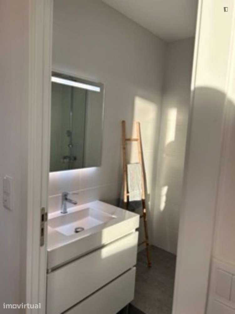 Quarto - localizado em Benfica Lisbon - Grande imagem: 4/12