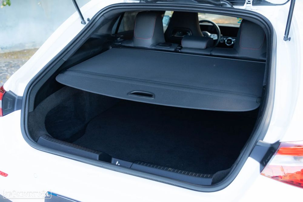Mercedes-Benz CLA 250 e Shooting Brake AMG Line - 39