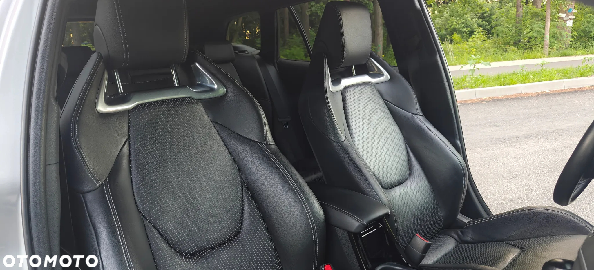 Toyota Corolla 2.0 Hybrid Executive - 19