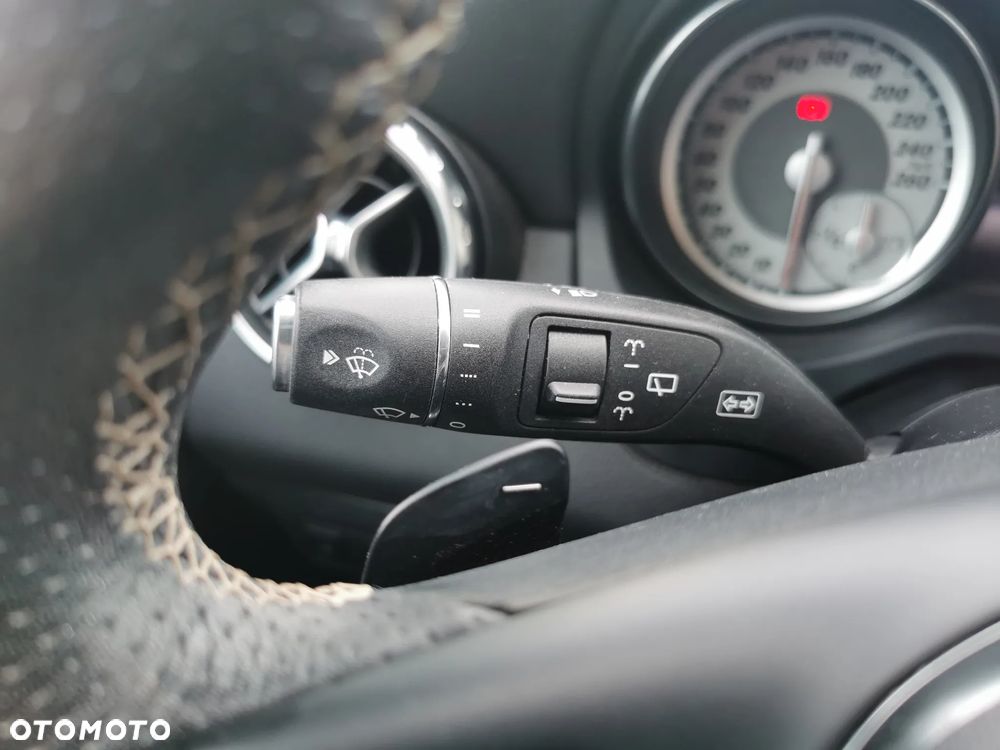 Mercedes-Benz GLA - 11