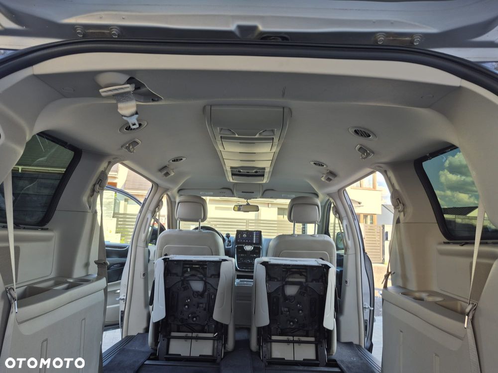 Chrysler Town & Country 3.6 Touring - 25