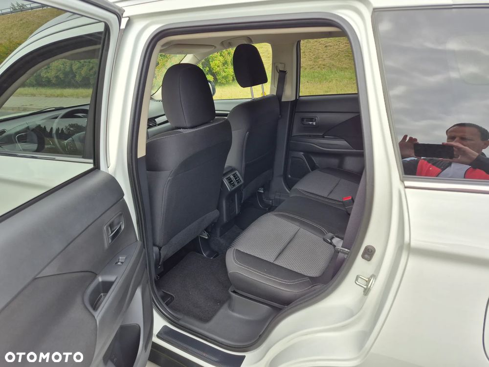 Mitsubishi Outlander - 13