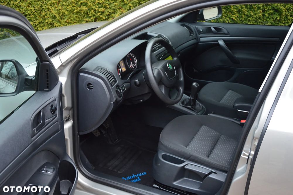 Skoda Octavia 1.6 Ambiente - 8