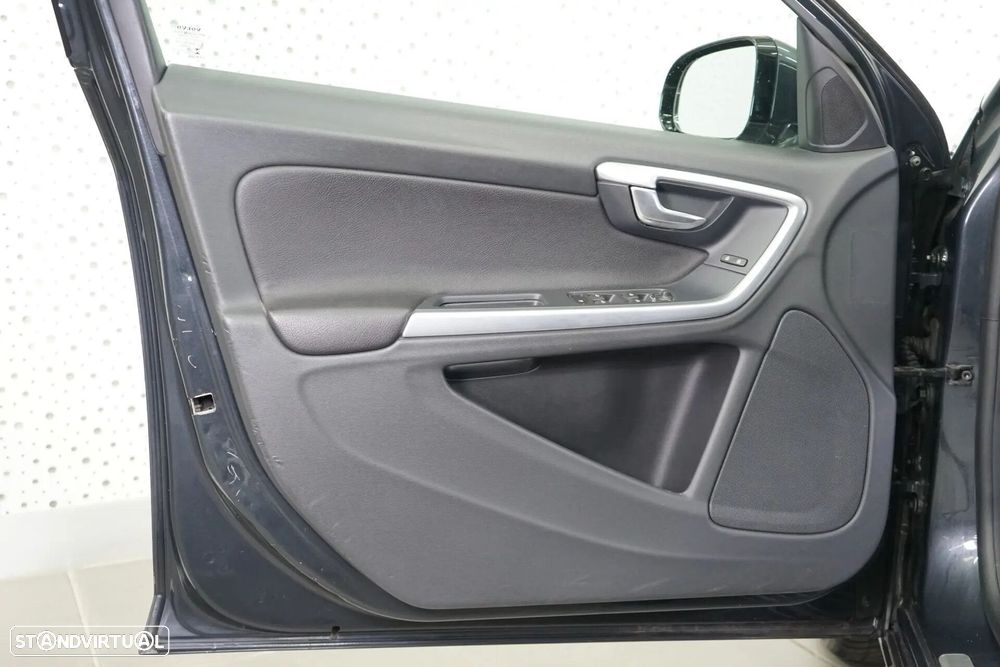 Volvo V60 2.4 D6 Momentum AWD Phev - 20