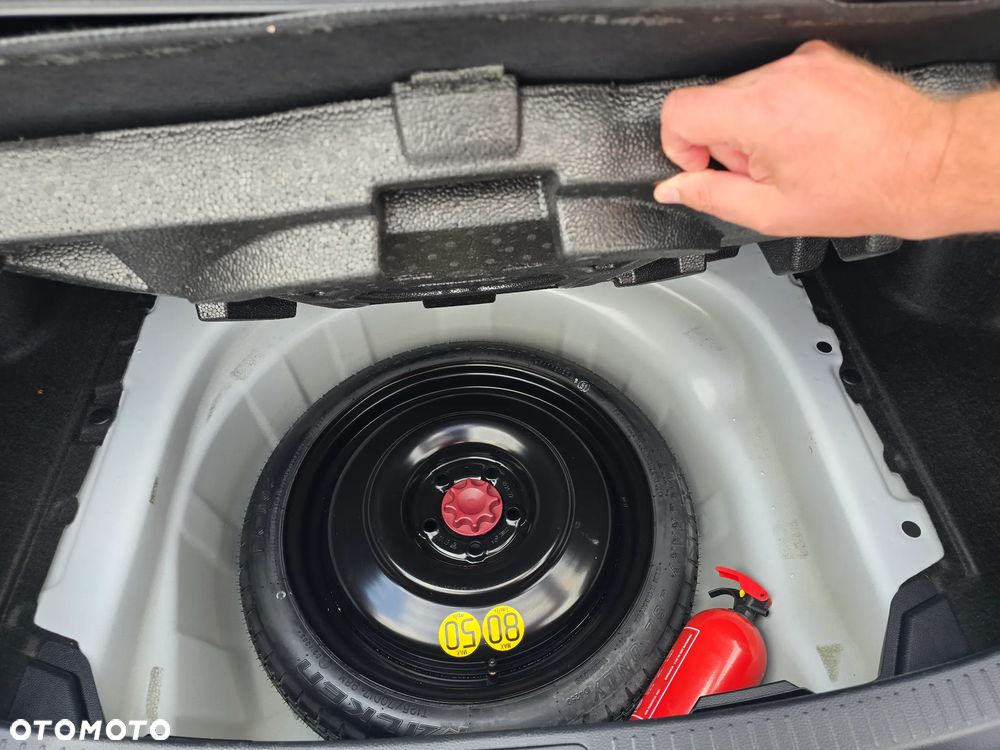 Toyota Corolla 1.8 Hybrid GPF Comfort - 36