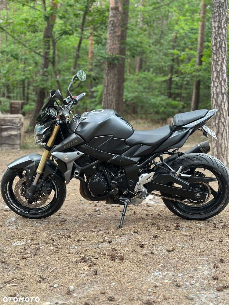 Suzuki GSR - 5