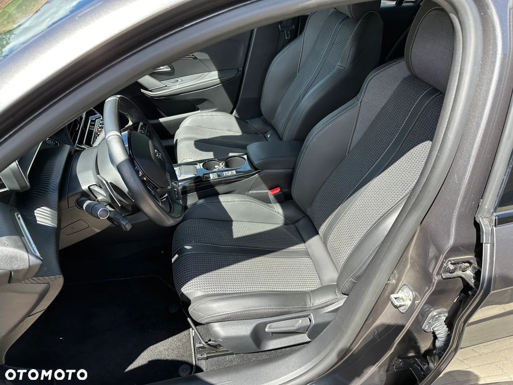 Peugeot 208 - 23