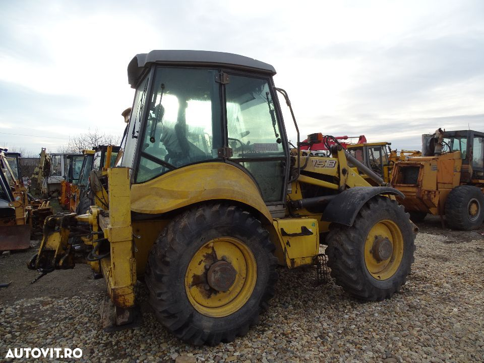 Dezmembrez buldoexcavator New Holland - 2