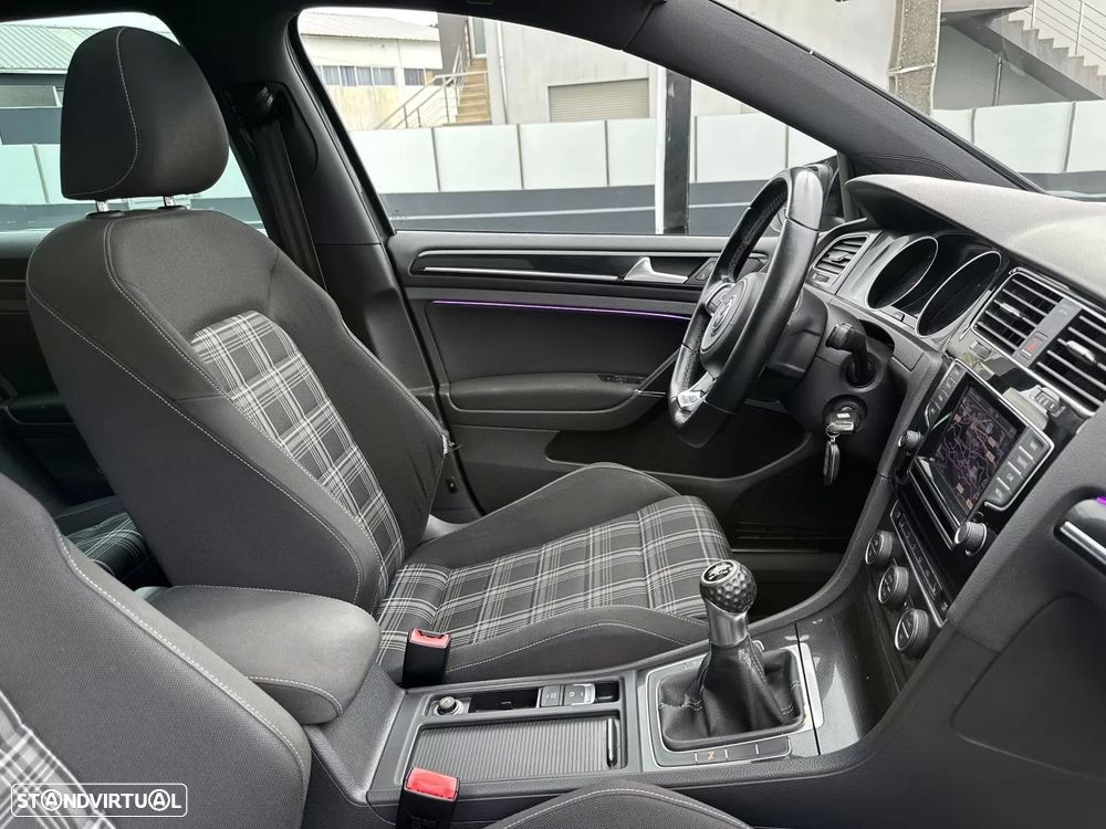 VW Golf 2.0 TDI GTD - 45