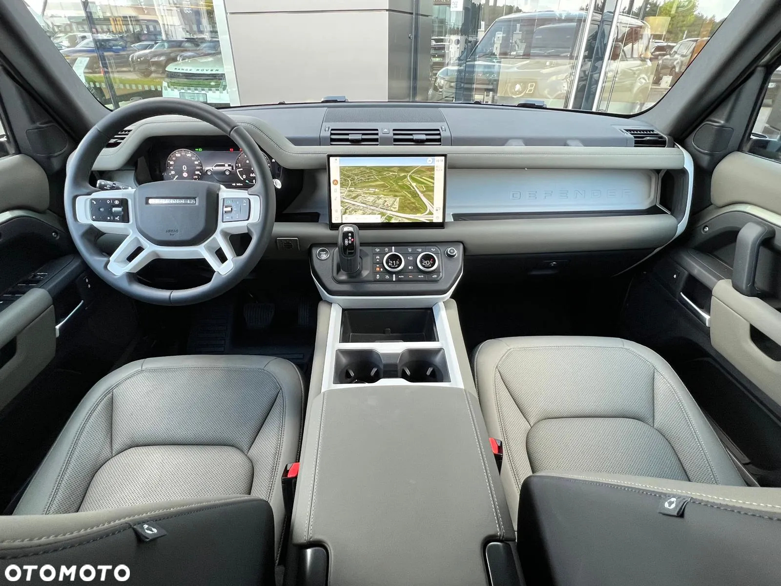 Land Rover Defender - 8