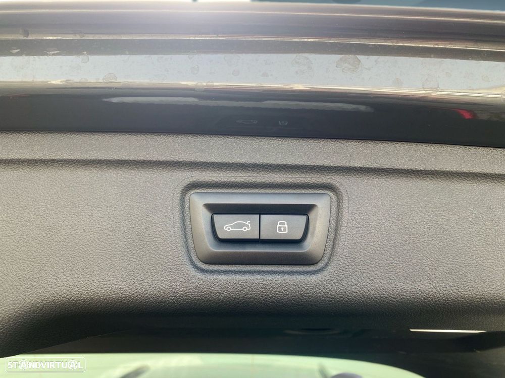 BMW 330 e Pack Desportivo M Auto - 24