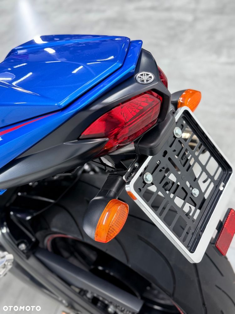Yamaha FZ - 12