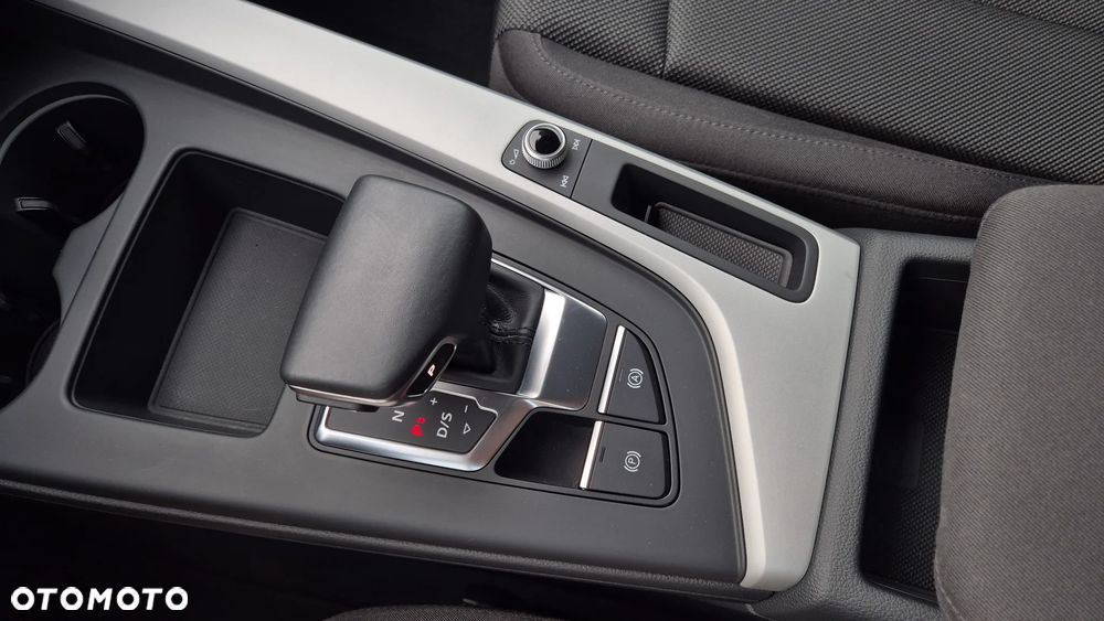 Audi A4 Avant 45 TFSI quattro S tronic - 16