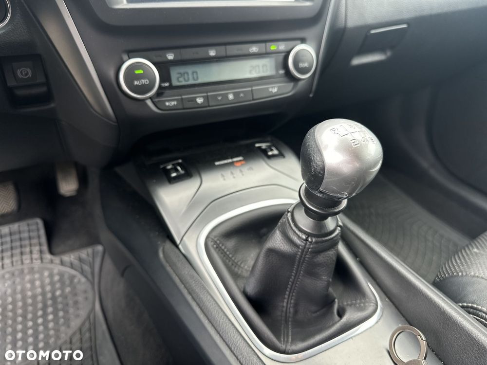 Toyota Avensis 2.0 D-4D Premium - 21