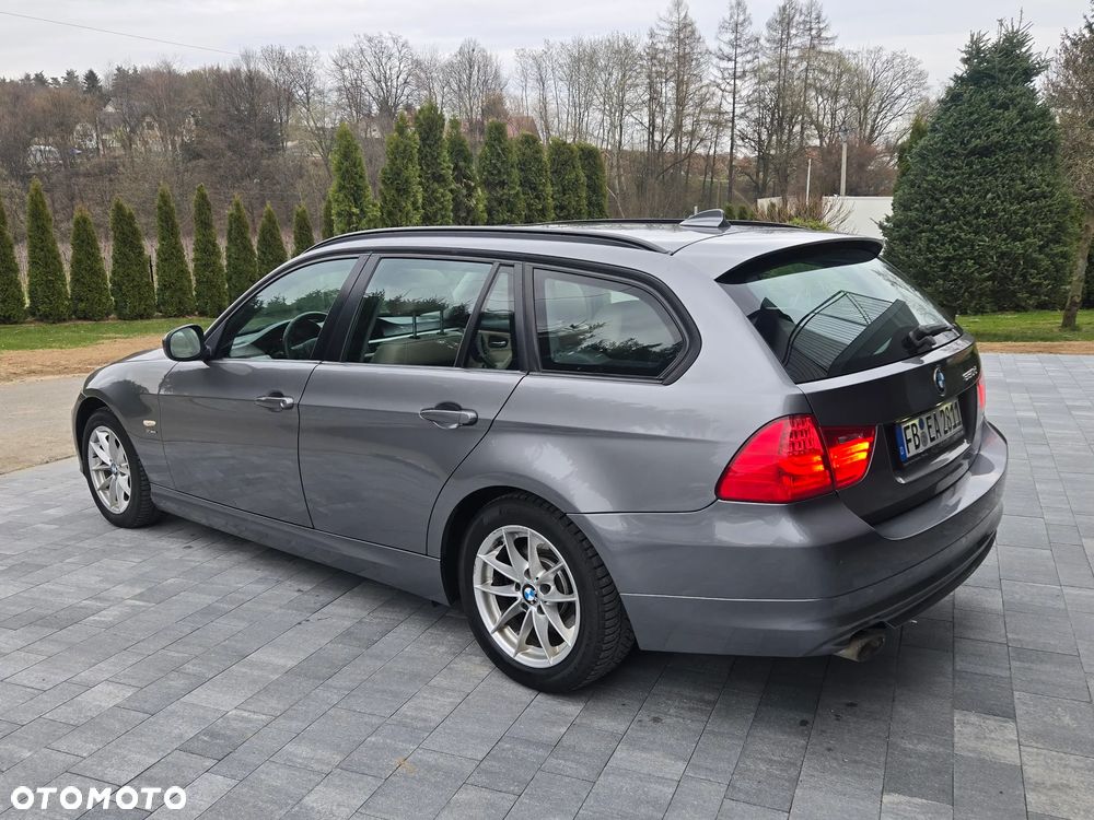 BMW Seria 3 320d xDrive DPF - 16