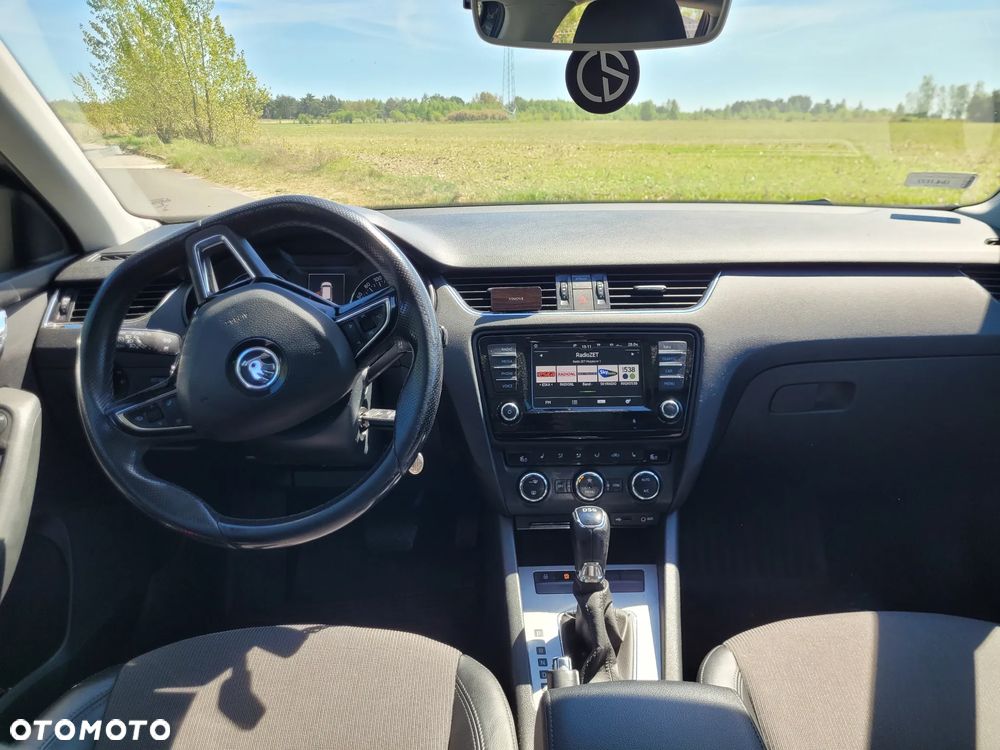 Skoda Octavia 1.6 TDI Style DSG - 6