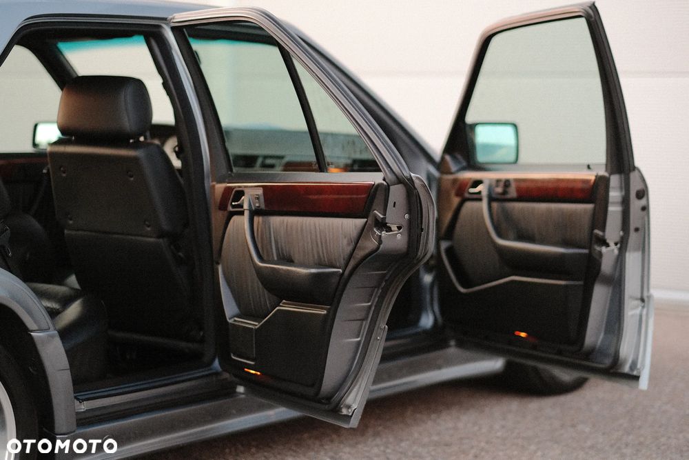 Mercedes-Benz Klasa E - 23