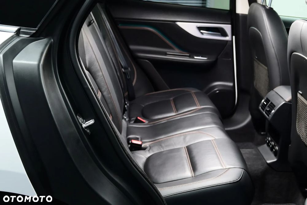 Jaguar F-Pace - 23