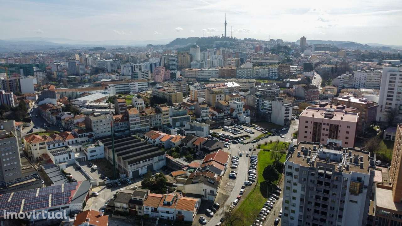 Moradia T4 no coração de Vila Nova de Gaia – Junto ao Largo dos Aviado - Grande imagem: 3/58
