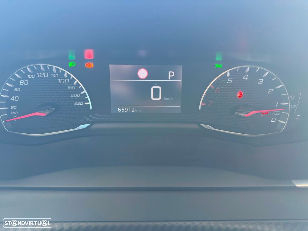 Peugeot 2008 1.2 PureTech Allure EAT8 - 15