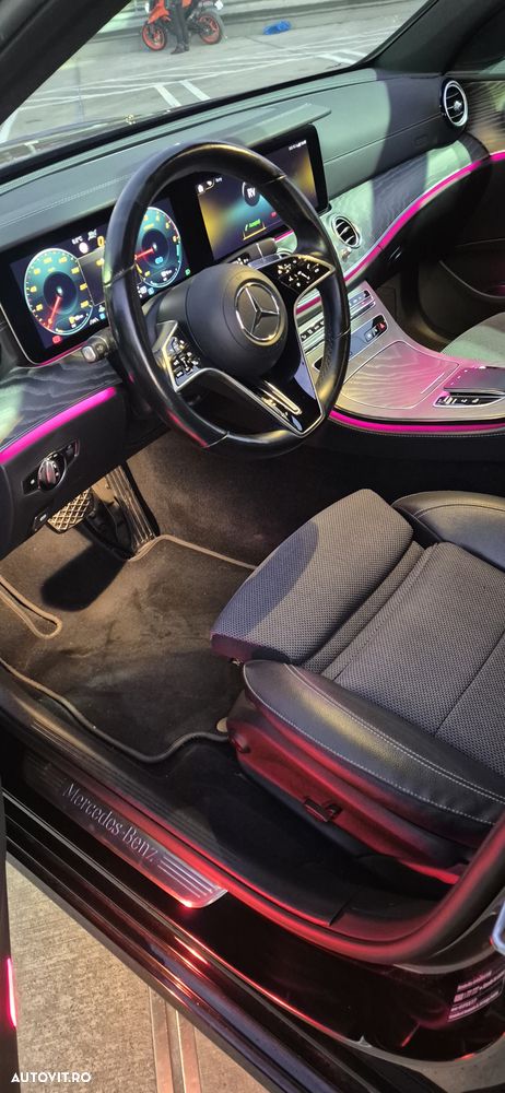 Mercedes-Benz E 300 de Aut. - 12