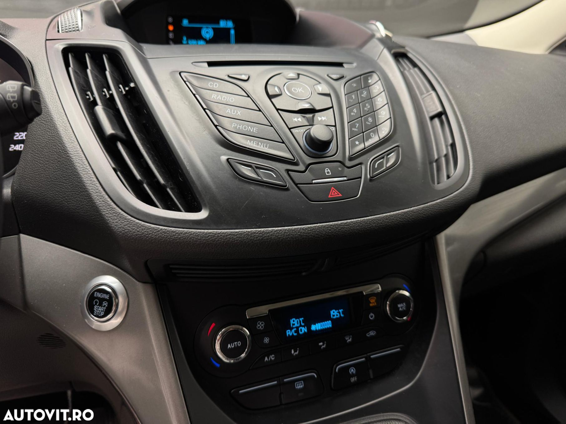 Ford Kuga - 10