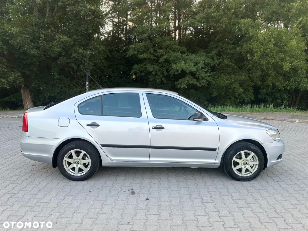 Skoda Octavia 1.6 Ambiente - 5