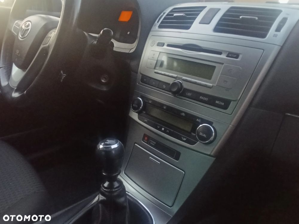 Toyota Avensis 2.0 D-4D Luna - 6