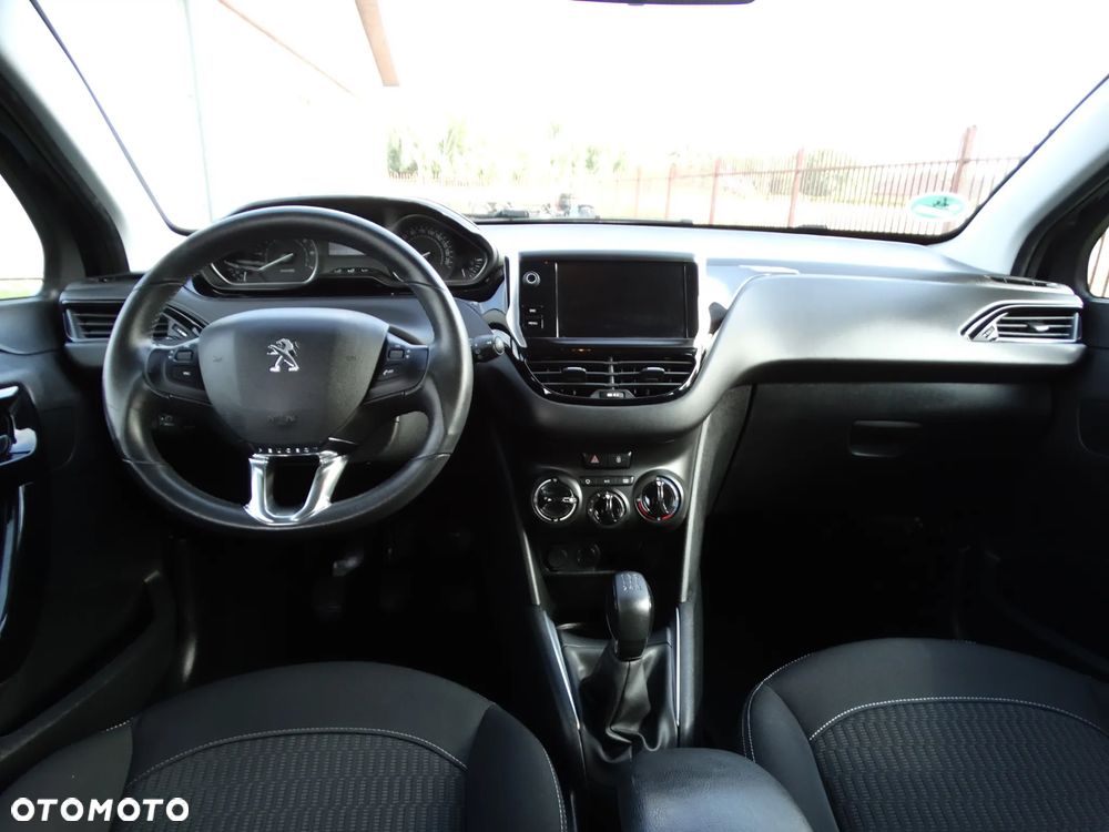 Peugeot 208 - 13