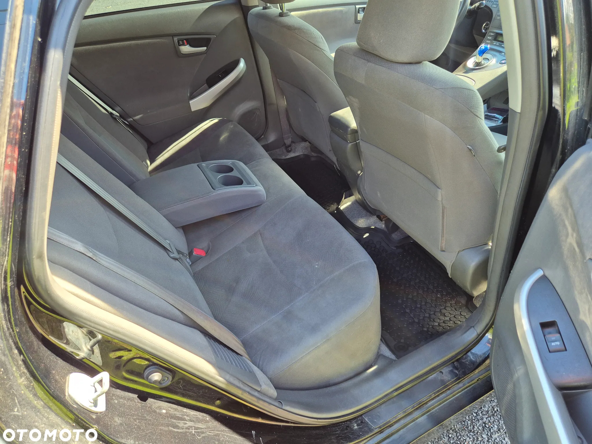 Toyota Prius (Hybrid) - 8
