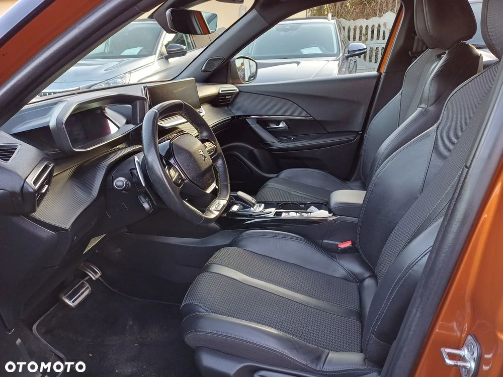 Peugeot 2008 PureTech 130 EAT8 GT Pack - 16