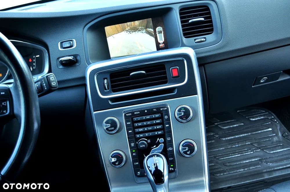 Volvo V60 D4 Geartronic Summum - 25