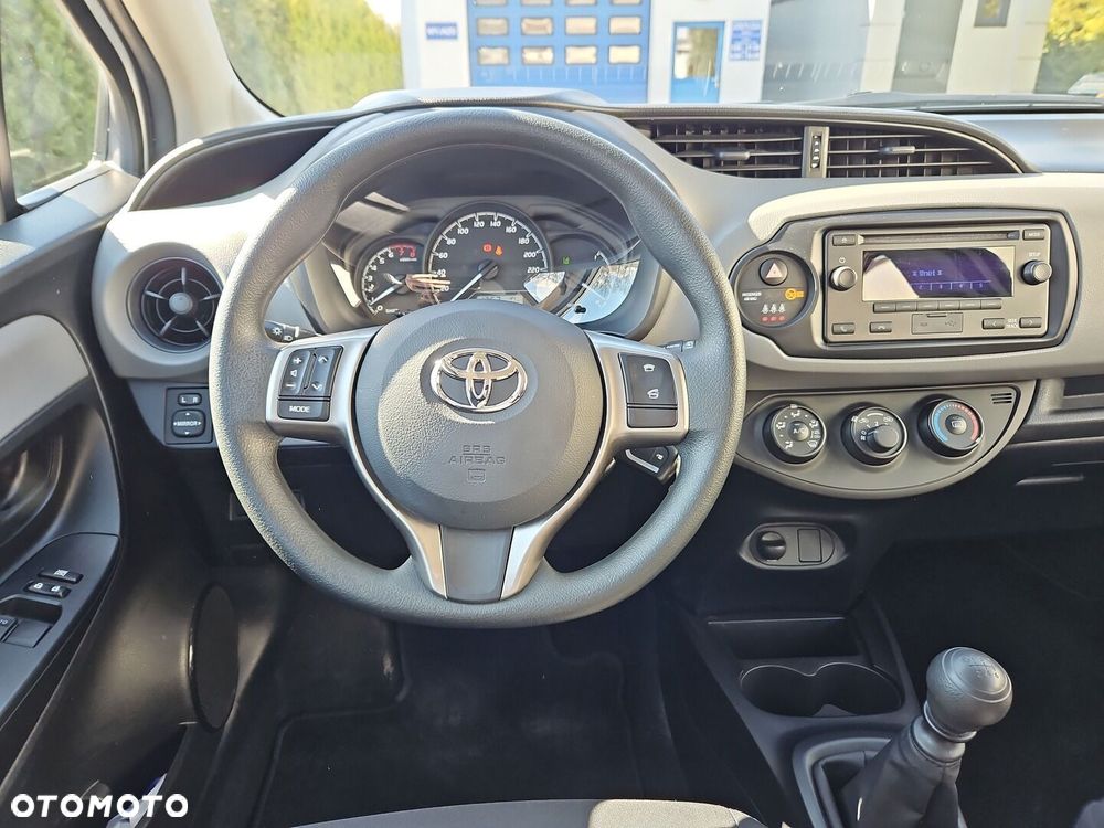 Toyota Yaris - 10