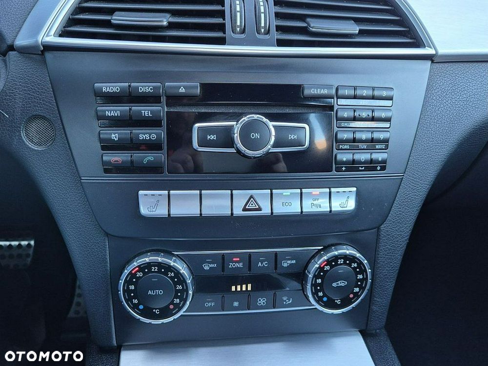 Mercedes-Benz Klasa C 180 CGI BlueEff - 26