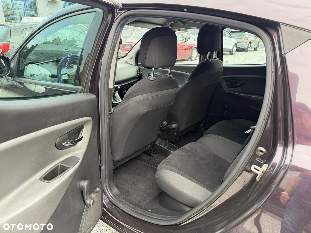 Lancia Ypsilon 0.9 Black&Red S&S - 23