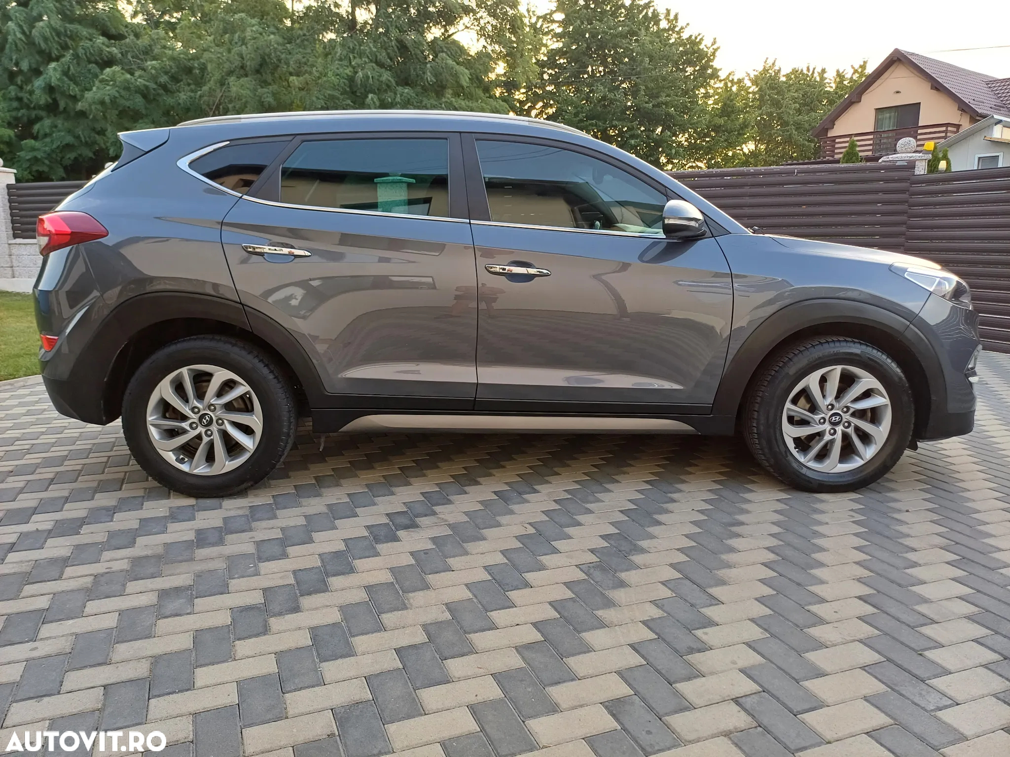 Hyundai Tucson blue 1.7 CRDi 2WD DCT Premium - 3