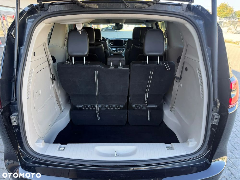 Chrysler Pacifica - 29