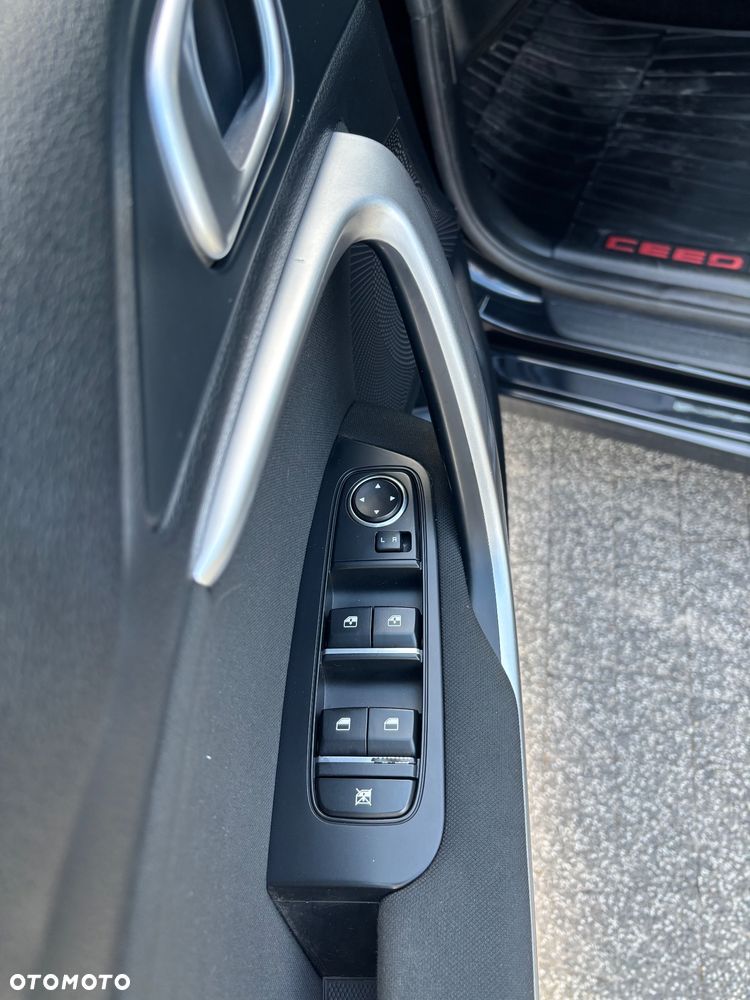 Kia Ceed 1.4 L - 15