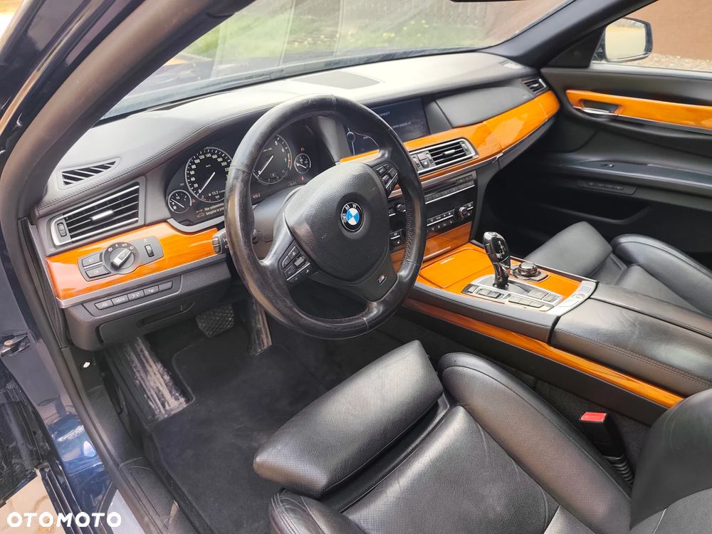 BMW Seria 7 750i L xDrive - 16