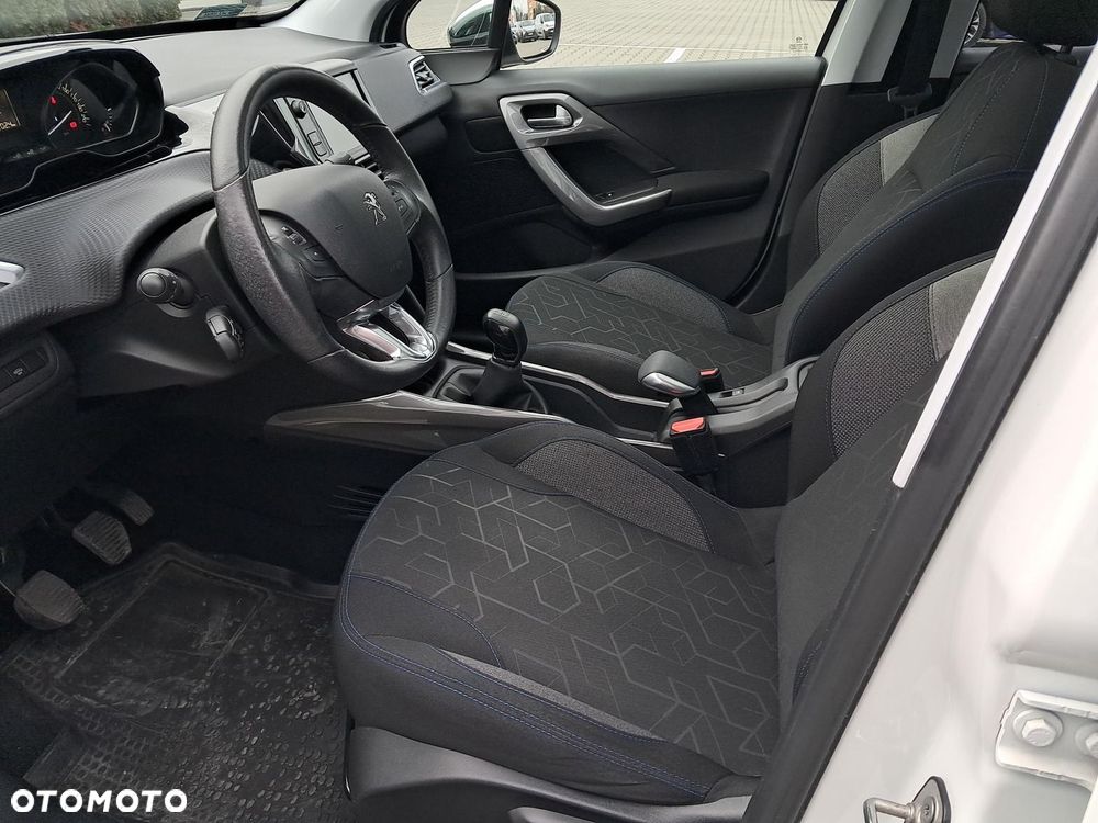 Peugeot 2008 1.2 Pure Tech Style S&S - 11