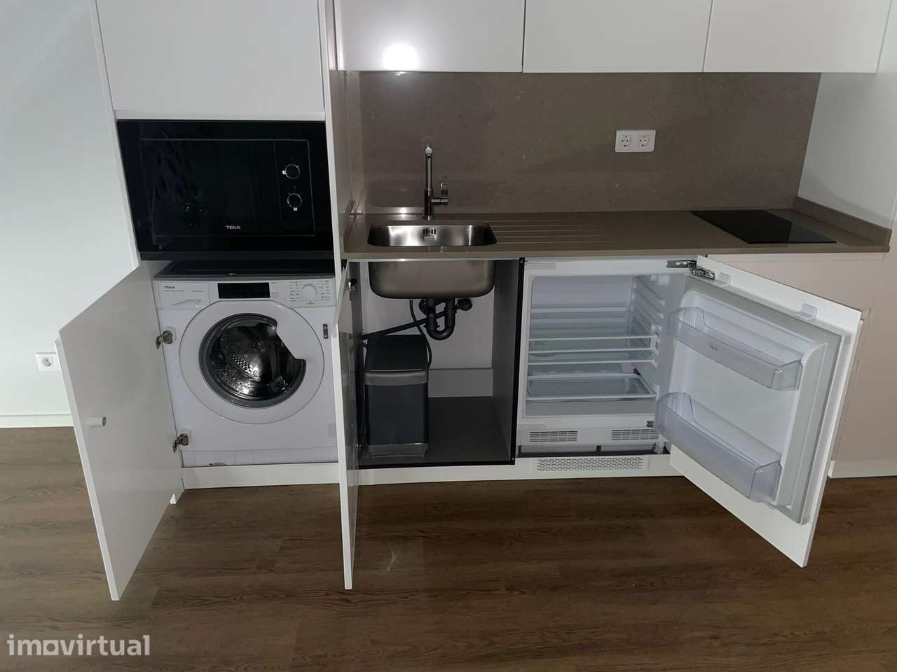 Apartamento T0, situado numa das zonas mais privilegiadas da cidade... - Grande imagem: 2/15